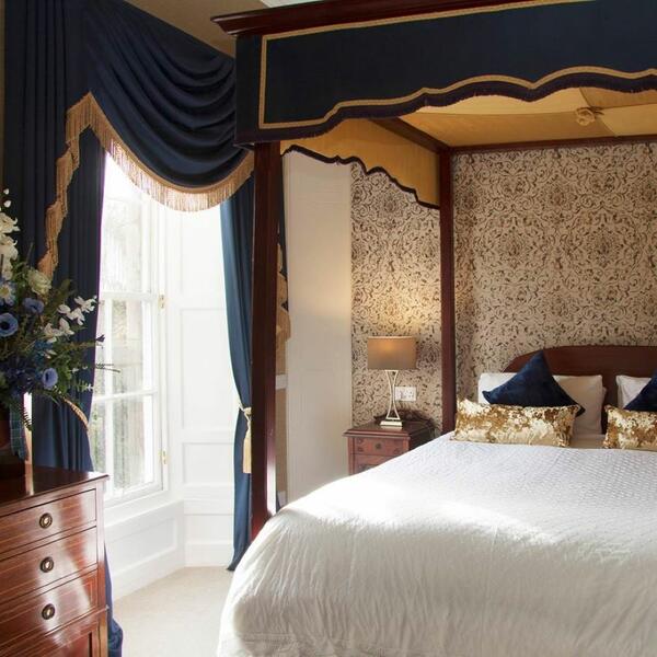 Four Poster